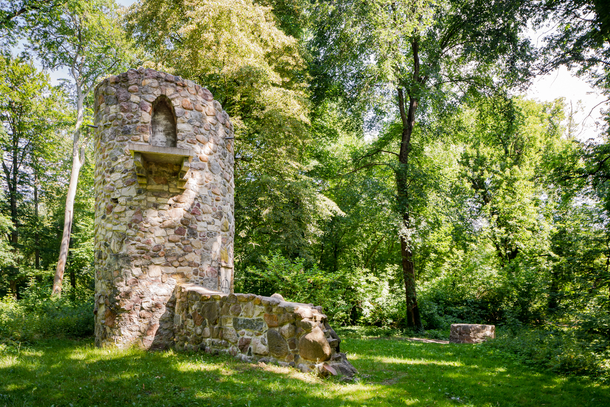 Gut Groß Glienicke. Mauer um den Gutspark. Foto: Adam Sevens und Benjamin Maltry. Potsdam Museum – Forum für Kunst und Geschichte