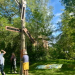 Prof. Dr. Paech freut sich über das Interesse der Besucher, die vom Kunstmuseum MINSK und dem Einsteinturm kommend, sich die Funktion des Optischen Telegraphen erklären lassen.